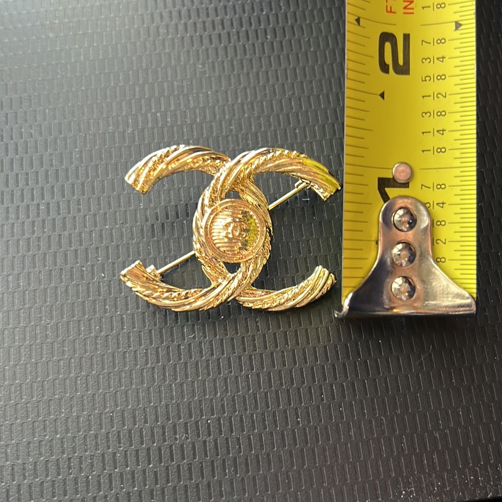 🌹STUNNING CHANEL BROACH - Picture 7 of 16